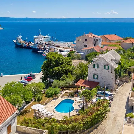 Villa Bonaca Perfect Location For A With Friends Or Family, Heated Pool *
