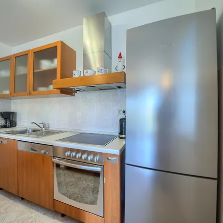Villa Bonaca Perfect Location For A With Friends Or Family, Heated Pool *
