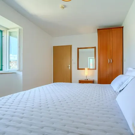 Villa Bonaca Perfect Location For A With Friends Or Family, Heated Pool