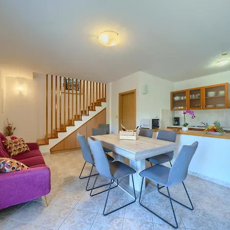 Bonaca Perfect Location For A With Friends Or Family, Heated Pool Villa Sumartin