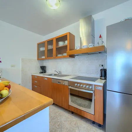 Villa Bonaca Perfect Location For A With Friends Or Family, Heated Pool
