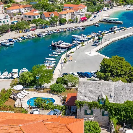 Bonaca - Heated Pool, Harbour Views & Steps To Sea I Sumartin, Brac Sumartin