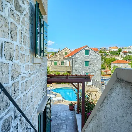 Bonaca - Heated Pool, Harbour Views & Steps To Sea I Sumartin, Brac