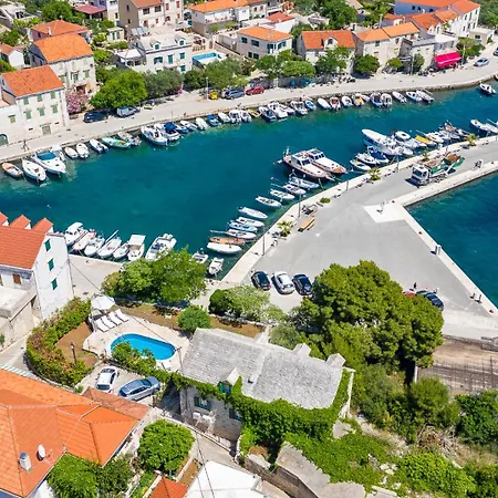 Villa Bonaca - Heated Pool, Harbour Views & Steps To Sea I Sumartin, Brac *