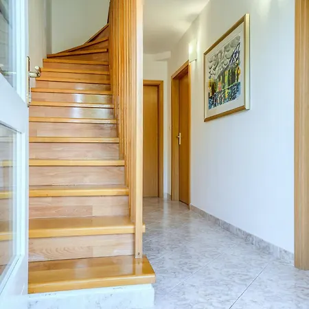 Bonaca - Heated Pool, Harbour Views & Steps To Sea I Sumartin, Brac Sumartin