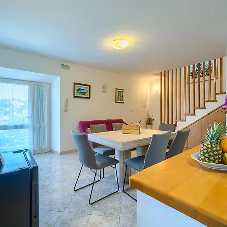 Villa Bonaca - Heated Pool, Harbour Views & Steps To Sea I Sumartin, Brac