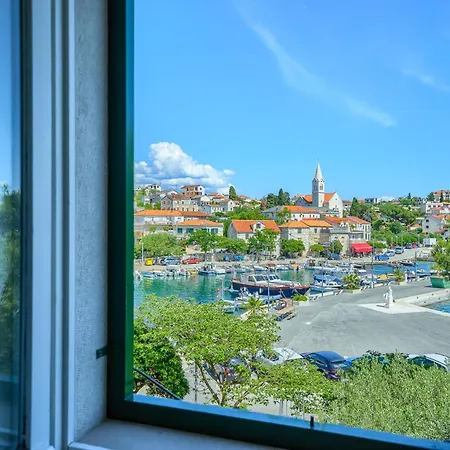 Villa Bonaca - Heated Pool, Harbour Views & Steps To Sea I Sumartin, Brac *