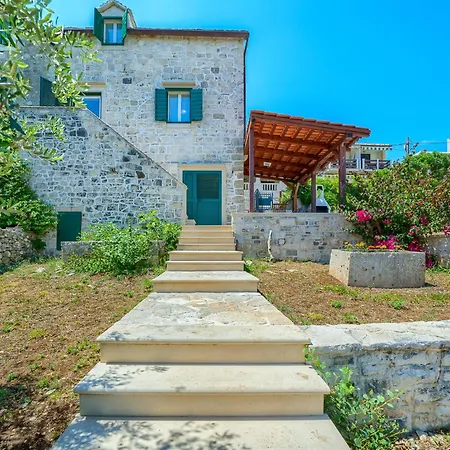 Bonaca - Heated Pool, Harbour Views & Steps To Sea I Sumartin, Brac