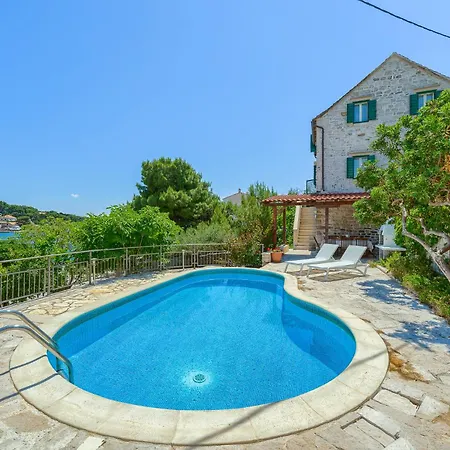 Bonaca - Heated Pool, Harbour Views & Steps To Sea I Sumartin, Brac Villa