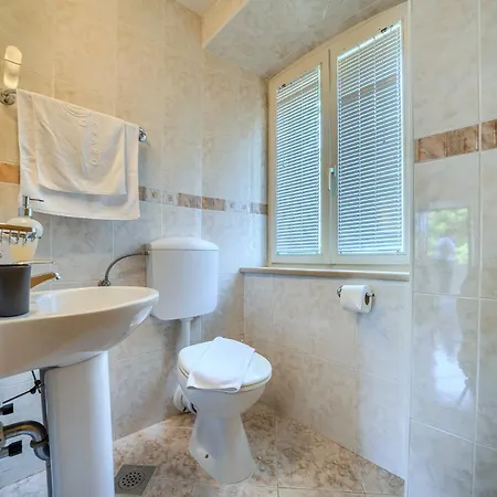 Villa Bonaca - Heated Pool, Harbour Views & Steps To Sea I Sumartin, Brac *