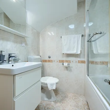 Bonaca - Heated Pool, Harbour Views & Steps To Sea I Sumartin, Brac *