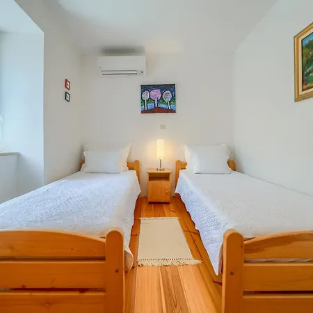 Bonaca - Heated Pool, Harbour Views & Steps To Sea I Sumartin, Brac Villa