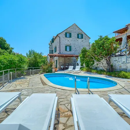 Villa Bonaca - Heated Pool, Harbour Views & Steps To Sea I Sumartin, Brac *