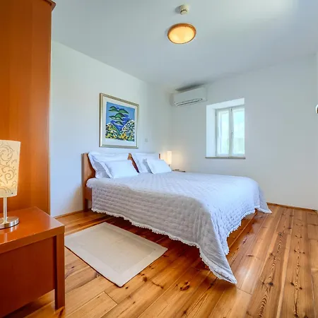 Bonaca - Heated Pool, Harbour Views & Steps To Sea I Sumartin, Brac Villa Sumartin