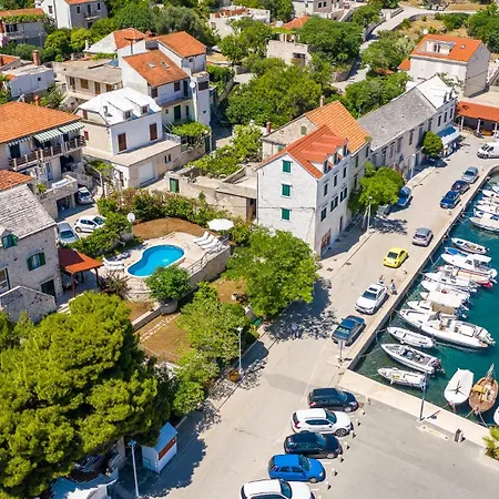 Bonaca - Heated Pool, Harbour Views & Steps To Sea I Sumartin, Brac