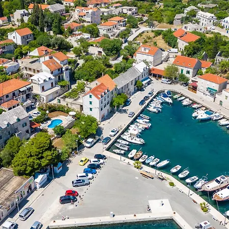 Bonaca - Heated Pool, Harbour Views & Steps To Sea I Sumartin, Brac Villa