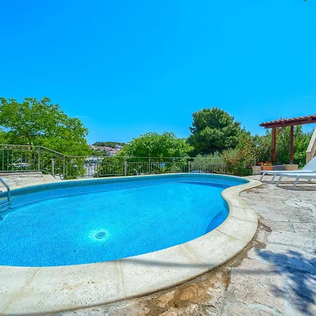 Bonaca - Heated Pool, Harbour Views & Steps To Sea I Sumartin, Brac Sumartin