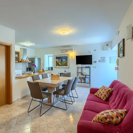 Bonaca - Heated Pool, Harbour Views & Steps To Sea I Sumartin, Brac * Sumartin