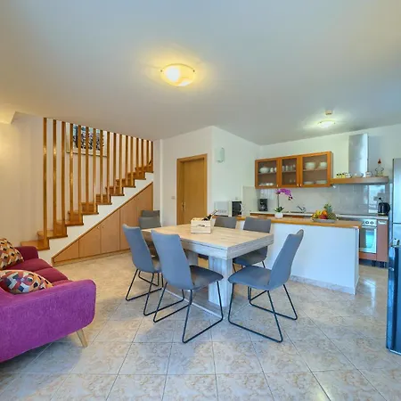 Bonaca - Heated Pool, Harbour Views & Steps To Sea I Sumartin, Brac