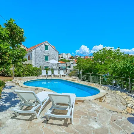 Bonaca - Heated Pool, Harbour Views & Steps To Sea I Sumartin, Brac Villa