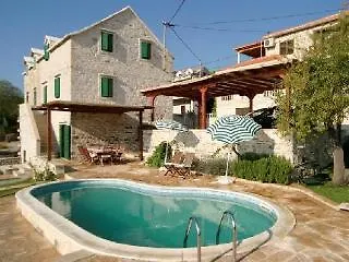 Villa Bonaca - Heated Pool, Harbour Views & Steps To Sea I Sumartin, Brac *