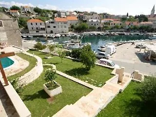 Bonaca - Heated Pool, Harbour Views & Steps To Sea I Sumartin, Brac Sumartin