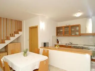 Bonaca - Heated Pool, Harbour Views & Steps To Sea I Sumartin, Brac *