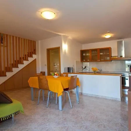Bonaca - Heated Pool, Harbour Views & Steps To Sea I Sumartin, Brac * Sumartin